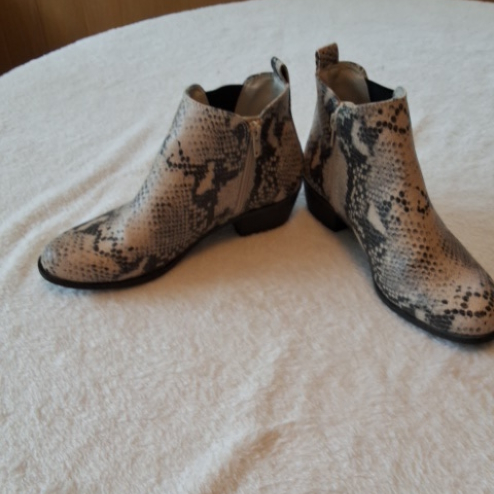 SO Hanno Snake Print Ankle Boots Womens Size 7 1/2